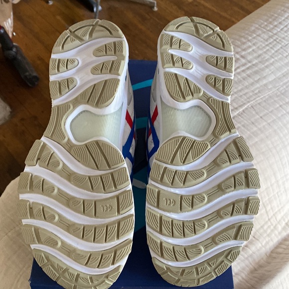 ASICS Gel Nimbus 22 White/Electric Blue nwt size 9 - Picture 5 of 8